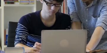 Câu Chuyện Cuộc Sống: Hệ lụy của tâm lý đám đông