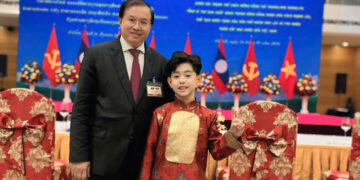  Bùi Khâu Minh Triết – Nam vương Nhí Thế giới duy nhất được lựa chọn cho sự kiện Nghệ thuật đón tiếp Lãnh đạo cấp cao Lào tại Việt Nam