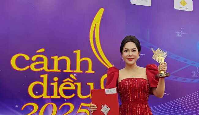 Vai Hai Nhị giúp Việt Hương tiếp tục gặt hái Giải Thưởng Điện Ảnh