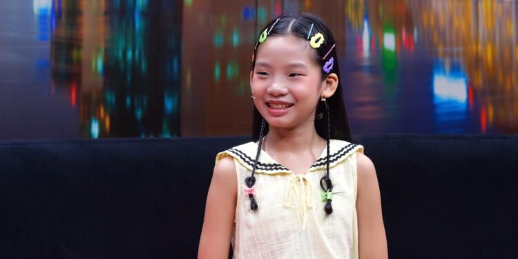 Điều Con Muốn Nói: Sống trong gia đình trọn tình yêu thương, bé gái 9 tuổi vẫn nhận xét ba là “người đàn ông nhăn nhó”.