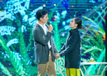 Đoàn Bảo Ân hát Giọt nắng bên thềm cực tình, được ca sĩ Đông Đào trao “trái tim”