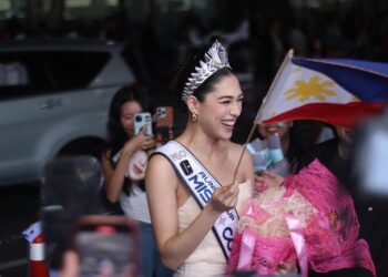 Lần đầu tiên, Runner-Up Miss Cosmo 2025 – Chelsea Fernandez sở hữu hai buổi diễu hành hoành tráng trong chuyến homecoming