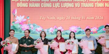 Hoa hậu Hoàng Thanh Nga xúc động trước sự ghi nhận từ Bộ Chỉ huy Quân sự tỉnh Tây Ninh