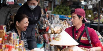 Trai đẹp Ma Ran Đô, Vĩnh Thích Ăn Ngon cặm cụi dọn chuồng dê để “mưu sinh”