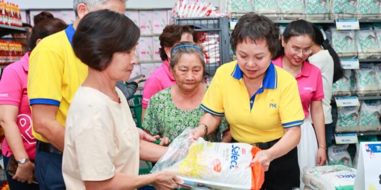 Siêu thị Mini 0 đồng 2026: PNJ mang hơn 6 tỷ đồng tặng 15.000 bà con khó khăn