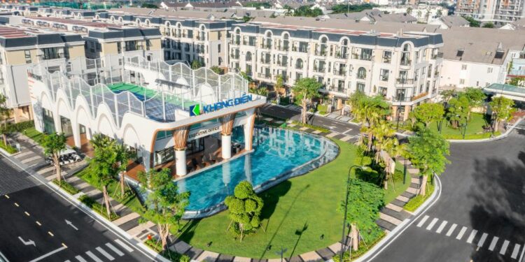 Khang Điền bàn giao sổ hồng khu thấp tầng Gladia by the Waters, động thổ phân khu cao tầng, mục tiêu lợi nhuận tăng gấp đôi trong năm 2026.