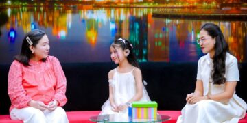 Mang thai lần 5, người mẹ bỡ ngỡ không dám đối diện con gái