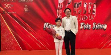 Gia Minh được NSND Nguyễn Duy Biên trao tặng danh hiệu ca sĩ nhí Triển vọng toàn cầu vì thực hiện Album các bài hát Tiếng Anh