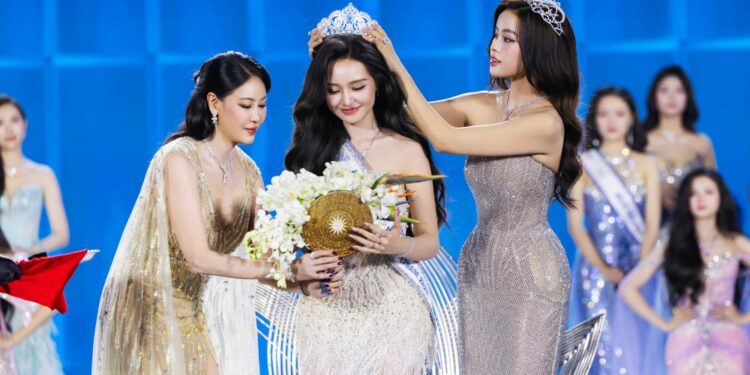 50% thí sinh chọn Phương Oanh đăng quang Miss World Vietnam