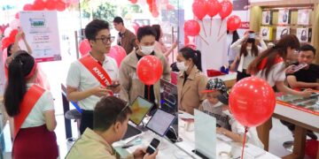 Cửa hàng Di Động Việt 03 Phan Đăng Lưu, TP.HCM khai trương, iPhone, Samsung về giá hời kèm quà giá trị