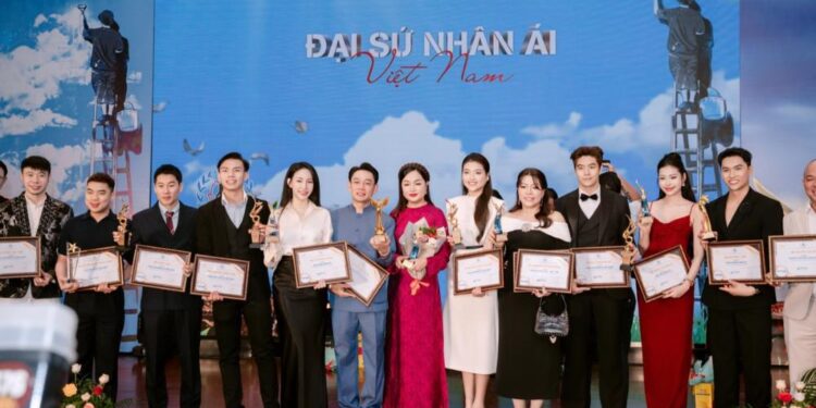  Hoa hậu Hoàng Thanh Nga ghi dấu ấn với danh hiệu “Doanh nhân Sắc – Tâm – Tài”