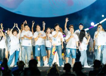 3 tiếng biểu diễn, 4 cặp cầu hôn, 26 tiết mục và 9.777 khán giả tạo nên một Concert quy mô nhất sự nghiệp Hoàng Dũng