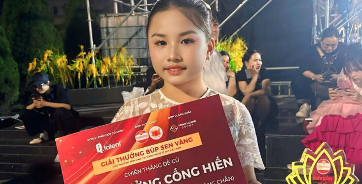Nàng thơ Lê Thái Thảo Linh đến từ Quảng Trị được vinh danh “Cống hiến triển vọng” của Búp Sen Vàng