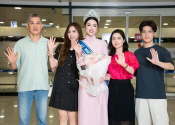 Hoa Hậu Phan Phương Oanh về nhà sau một tháng đăng quang   