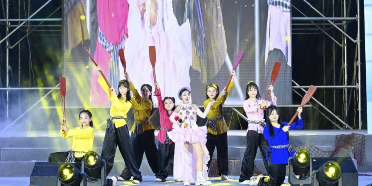 Hoa hậu nhí thế giới Minh Châu chinh phục Giải thưởng “Nữ ca sĩ nhí được yêu thích nhất” tại Búp Sen Vàng