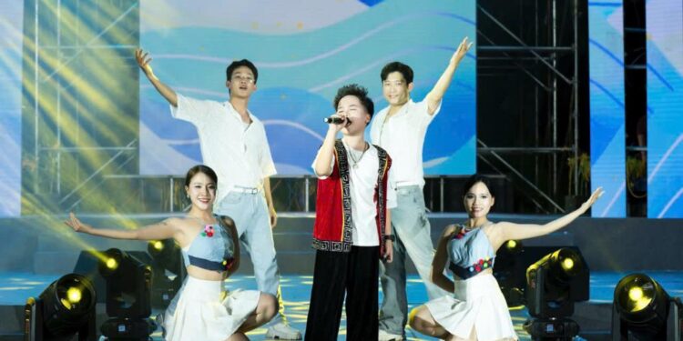 Nguyễn Phạm Hồng Anh –Gương mặt  Siêu Mẫu Nam Triển Vọng được săn đón tại Búp Sen Vàng