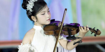 Trương Nguyễn Minh Phương rạng rỡ với danh hiệu “Thiên thần tỏa sáng” tại Búp Sen vàng