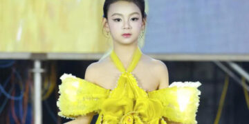 Nguyễn Hoàng Thục Quyên rạng rỡ trên sân khấu Búp Sen vàng nhận danh hiệu “Thiên thần tỏa sáng”