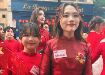 Lương Ngọc Tuệ Nhi lộng lẫy chinh phục danh hiệu Gương mặt Ảnh Bìa Đẹp Nhất  tại Búp Sen vàng