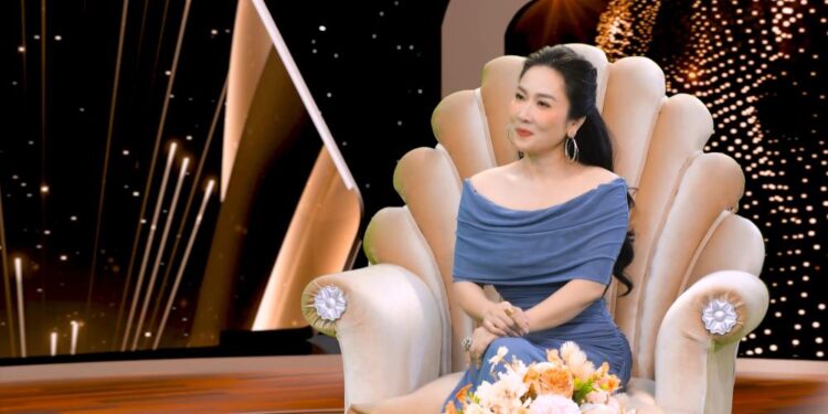 Vân Khánh nghẹn ngào khi hát về miền Trung, thừa nhận “xa rồi mới thấm nỗi nhớ”