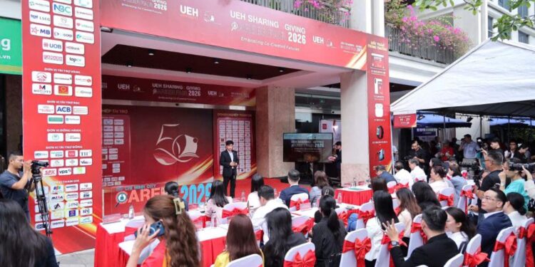 Từ kết nối đến đồng kiến tạo: Ueh Sharing & Giving – Career Fair 2026 lan tỏa gần 14 tỷ đồng, kết nối hơn 5.000 cơ hội việc làm