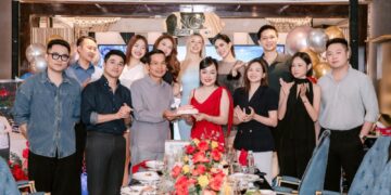Hoa hậu Hoàng Thanh Nga ngập tràn hạnh phúc đón tuổi mới cùng tổ chức Cosmo