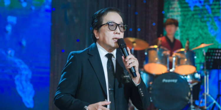 Danh ca Elvis Phương trở lại với bản tình ca hoài niệm Bài thơ cuối cùng