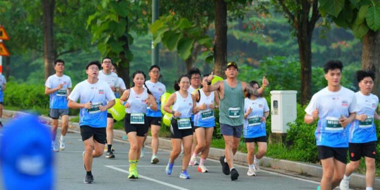 4.000 Runners cùng viết nên đường chạy  “Tri Thức – Con Người – Tương Lai” tại UEH Run Half Marathon 2026