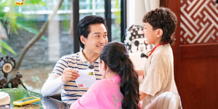 Tuấn Hưng lần đầu bộc bạch áp lực tâm lý cực lớn, từng không muốn đưa cảnh khắt khe dạy con lên sóng truyền hình