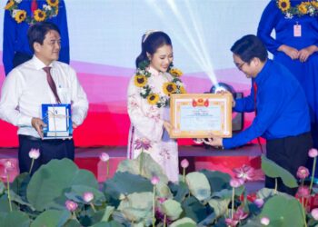 Ca sĩ Phương Mỹ Chi được UBND TP. Hồ Chí Minh tuyên dương danh hiệu Thanh Niên Tiên Tiến 2026
