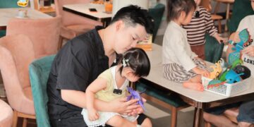 “Tị vài boy” Ma Bư tái ngộ Bona, Bố Rhymastic vừa xuất hiện đã tranh thủ “quăng miếng”