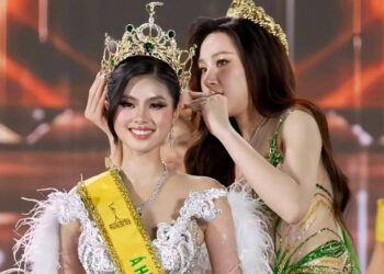 Người đứng sau chiếc váy thắng Best Evening Gown của Á hậu 2 Miss Grand Vietnam 2026 – Võ Đoàn Bảo Hà là ai?