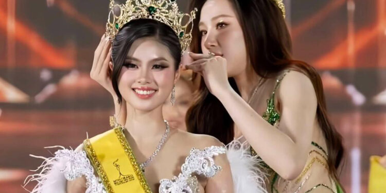 Người đứng sau chiếc váy thắng Best Evening Gown của Á hậu 2 Miss Grand Vietnam 2026 – Võ Đoàn Bảo Hà là ai?