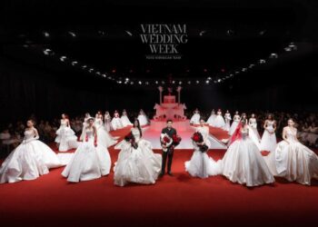 Vietnam Wedding Week 2026 Ngày 1: Dàn sao hội tụ, 4 bộ sưu tập của nhà thiết kế Lê Hoà, Lâm Lâm, Nguyễn Minh Tuấn và Lưu Việt Anh  bùng nổ trên Runway “The Love City”