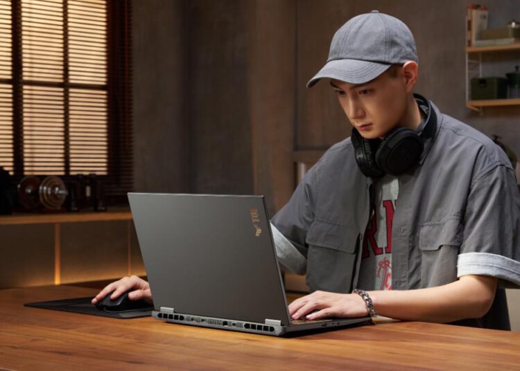 ASUS giới thiệu laptop TUF Gaming 16 trang bị RTX 50 Series tại Việt Nam 