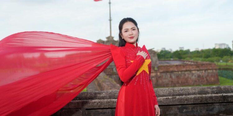 Duyên Quỳnh trình làng Việt Nam gấm vóc rạng ngời, góp thêm ca khúc ý nghĩa dịp 2-9