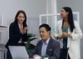 Câu Chuyện Cuộc Sống: Đừng đánh mất mình để được công nhận