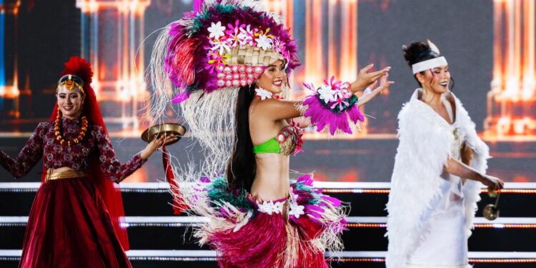 Mãn nhãn đêm thi Dances Of The World trên sân khấu dài 110m tại Khánh Hòa