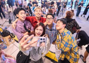 Duniverse trưởng thành sau 4 chặng đi tìm “Chỗ Đứng”, lấp đầy mini concert tại trung tâm thương mại