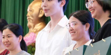 Erik dành một ngày đặc biệt để trao yêu thương đến trẻ em và cựu chiến binh nhân dịp Tết Trung thu