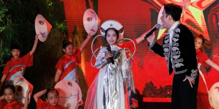 Hoa hậu nhí Lê Ngọc Minh Giang: Từ sân khấu thiếu nhi đến những lần “sánh vai” cùng loạt ca sĩ đình đám Việt