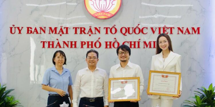 Hoa hậu Bảo Ngọc nhận bằng khen về hoạt động cứu trợ, an sinh xã hội