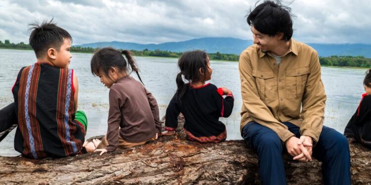“Những Em Bé Mặt Trời” dẫn Đen và khán giả khám phá bức tranh trong trẻo của đại ngàn Tây Nguyên