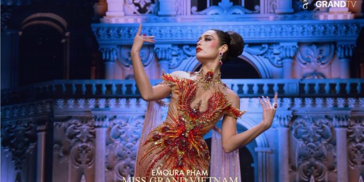 Hoa Hậu Emoura Phạm tỏa sáng trong đêm bán kết Miss Grand International 2026