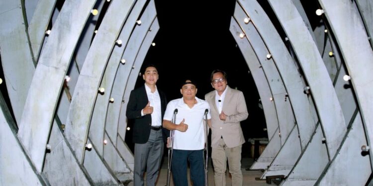 Trương Quốc Phong: Gã “đa nhân cách” đi qua nhiều thế giới sáng tạo