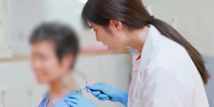 Lời Cảnh Báo: Dấu hiệu cảnh báo ung thư từ nốt ruồi nhỏ
